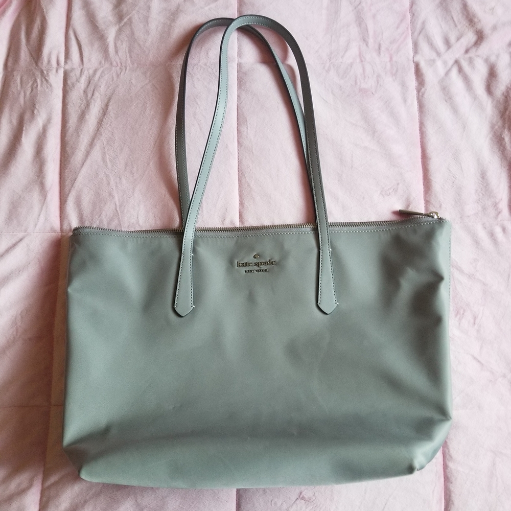 Kate Spade Gray Tote Bag with Structured Design